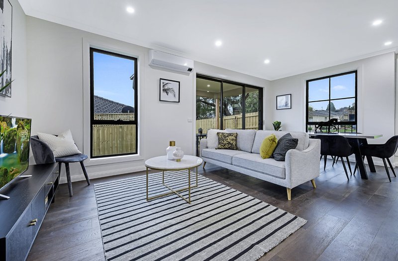 Photo - 1/3 Adrienne Crescent, Mount Waverley VIC 3149 - Image 3