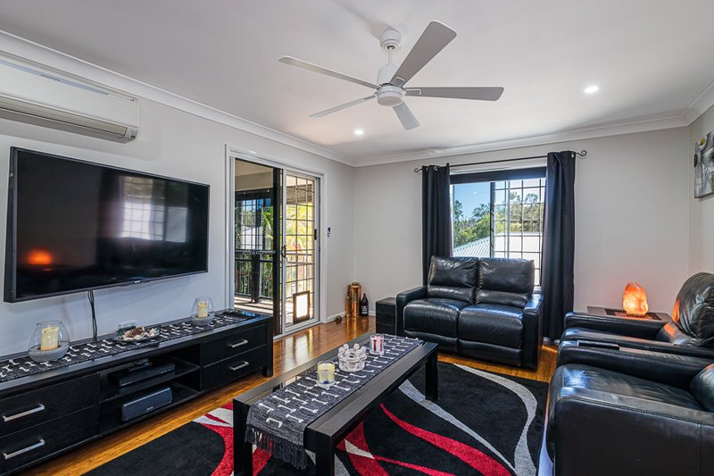 Photo - 13 Albatross Ct , Banksia Beach QLD 4507 - Image 5