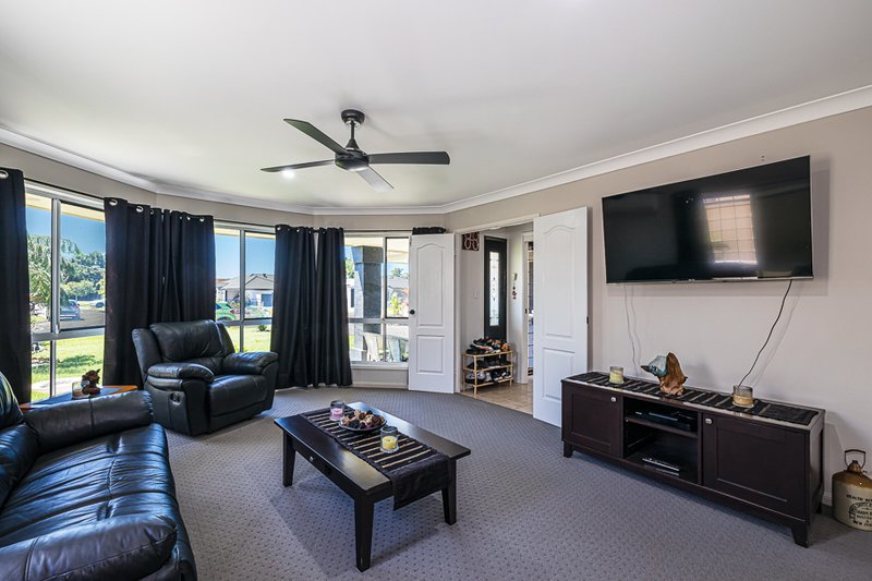 Photo - 13 Albatross Ct , Banksia Beach QLD 4507 - Image 16