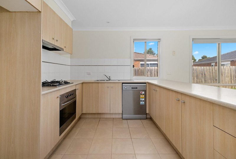 Photo - 13 Alice Way, Tarneit VIC 3029 - Image 5