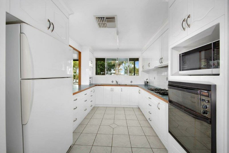 Photo - 13 Alpine Avenue, Boyne Island QLD 4680 - Image 3