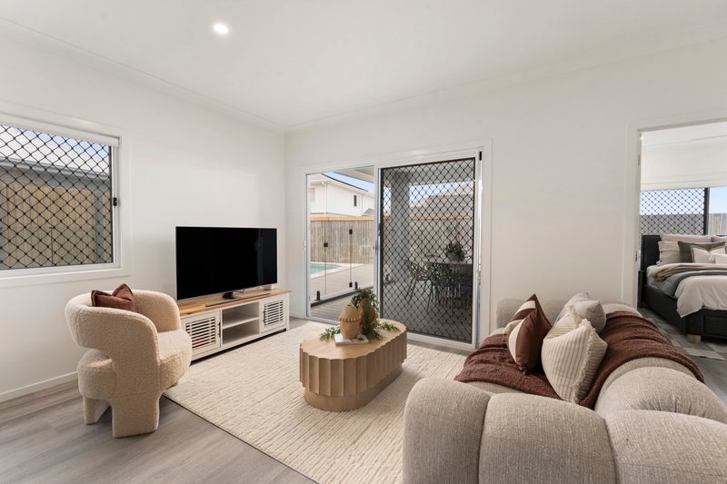 Photo - 13 Alpine Street, Redland Bay QLD 4165 - Image 6