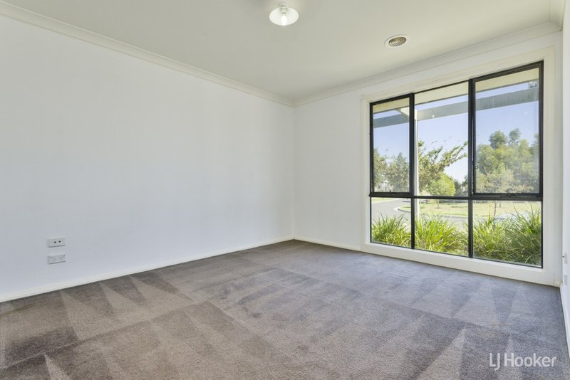 Photo - 13 Ambleside Avenue, Wyndham Vale VIC 3024 - Image 5