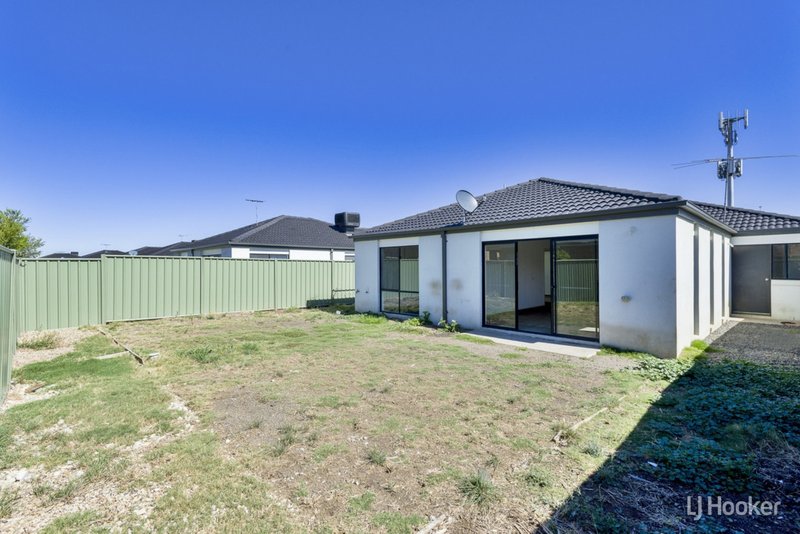 Photo - 13 Ambleside Avenue, Wyndham Vale VIC 3024 - Image 9