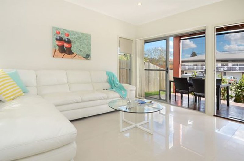 Photo - 13 Ames St , Coorparoo QLD 4151 - Image 4