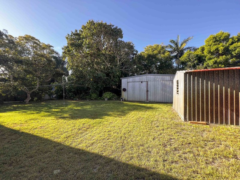 Photo - 13 Amies , Beachmere QLD 4510 - Image 2