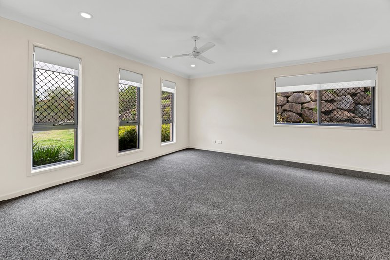 Photo - 13 Angourie Crescent, Pacific Pines QLD 4211 - Image 5