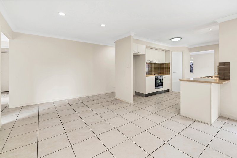 Photo - 13 Angourie Crescent, Pacific Pines QLD 4211 - Image 10