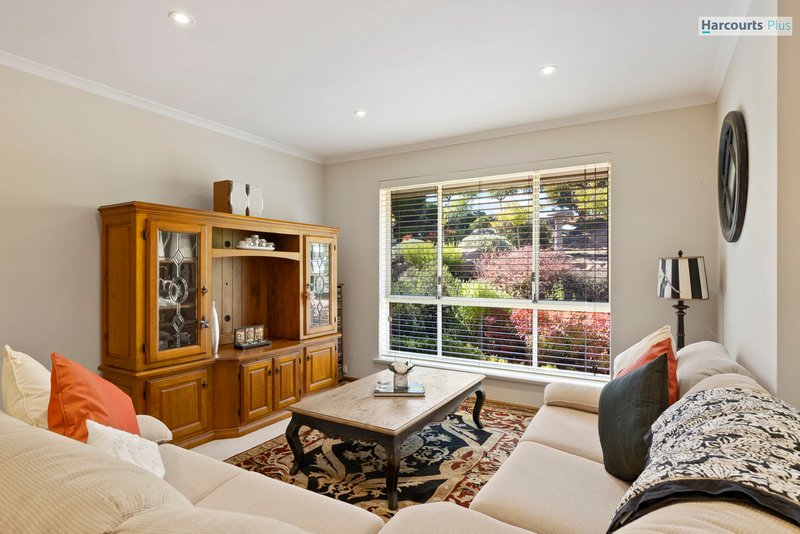 Photo - 13 Aroona Road, Hallett Cove SA 5158 - Image 4