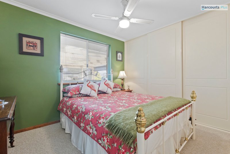 Photo - 13 Aroona Road, Hallett Cove SA 5158 - Image 10