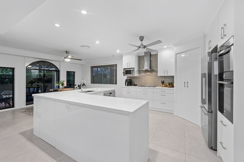 Photo - 13 Ashdon Close, Bridgeman Downs QLD 4035 - Image 7