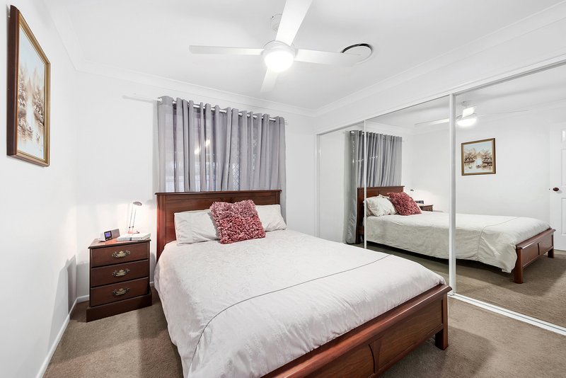 Photo - 13 Ashdon Close, Bridgeman Downs QLD 4035 - Image 11