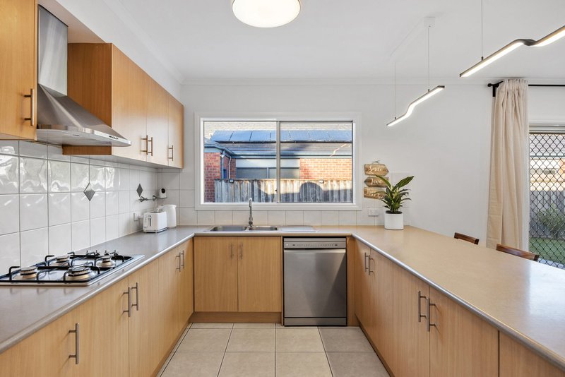 Photo - 13 Atkinson Drive, Berwick VIC 3806 - Image 4