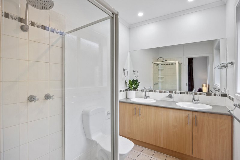 Photo - 13 Atkinson Drive, Berwick VIC 3806 - Image 7