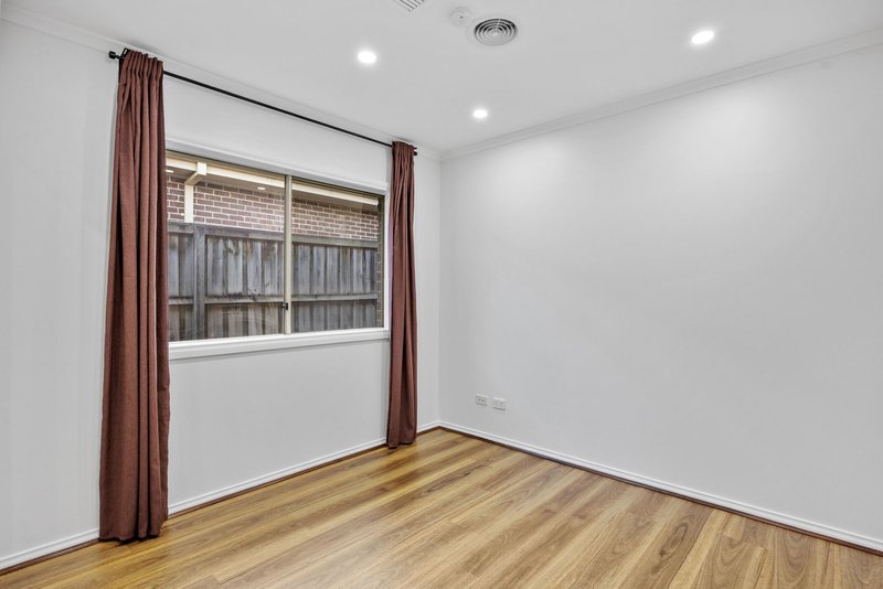 Photo - 13 Atkinson Drive, Berwick VIC 3806 - Image 10