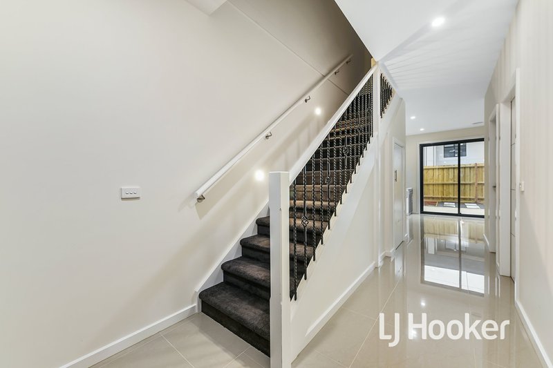 Photo - 13 Autumn Crescent, Carrum Downs VIC 3201 - Image 2