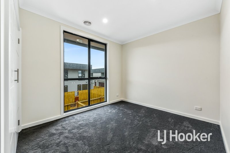 Photo - 13 Autumn Crescent, Carrum Downs VIC 3201 - Image 10