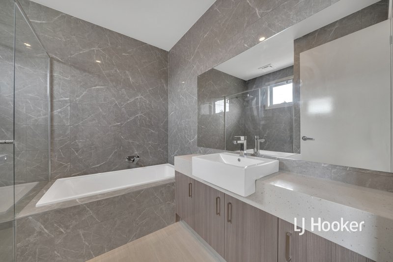 Photo - 1/3 Avon Court, Glen Waverley VIC 3150 - Image 7