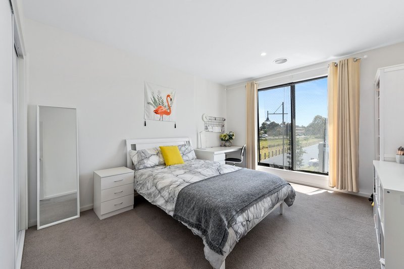 Photo - 13 Azure Crescent, Keysborough VIC 3173 - Image 12