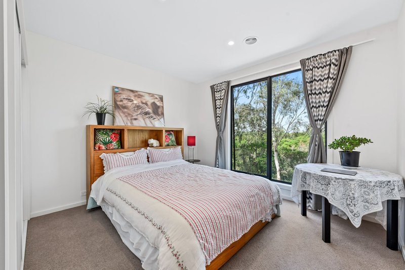 Photo - 13 Azure Crescent, Keysborough VIC 3173 - Image 13