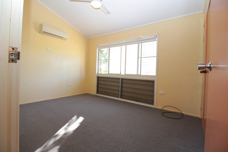 Photo - 13 Baker Street, Emerald QLD 4720 - Image 13