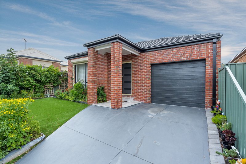 Photo - 13 Ballarat Court, Craigieburn VIC 3064 - Image 2