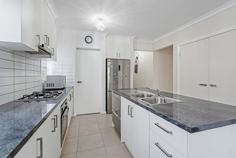 Photo - 13 Ballarat Court, Craigieburn VIC 3064 - Image 5