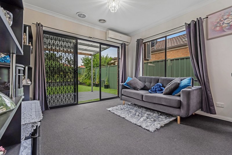 Photo - 13 Ballarat Court, Craigieburn VIC 3064 - Image 6