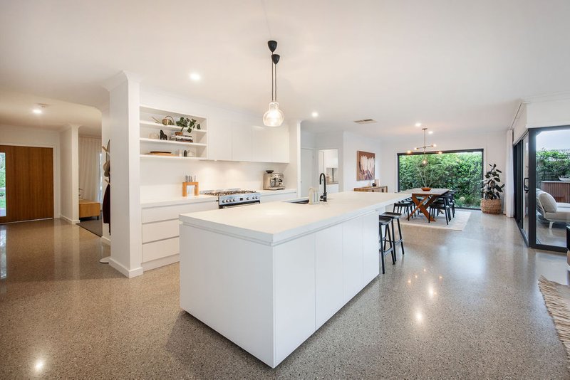 Photo - 13 Ballyneal Terrace, Wodonga VIC 3690 - Image 6