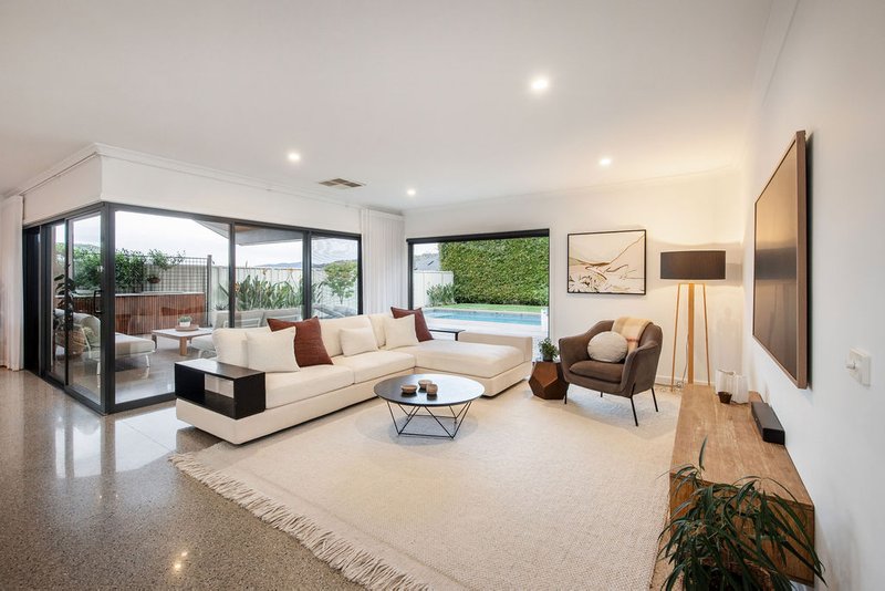 Photo - 13 Ballyneal Terrace, Wodonga VIC 3690 - Image 8