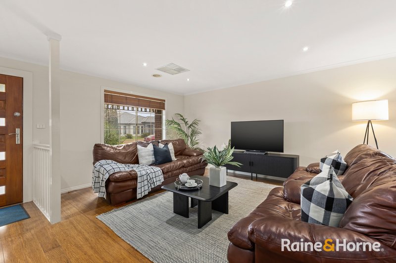 Photo - 13 Banjo Paterson Circle, Point Cook VIC 3030 - Image 2