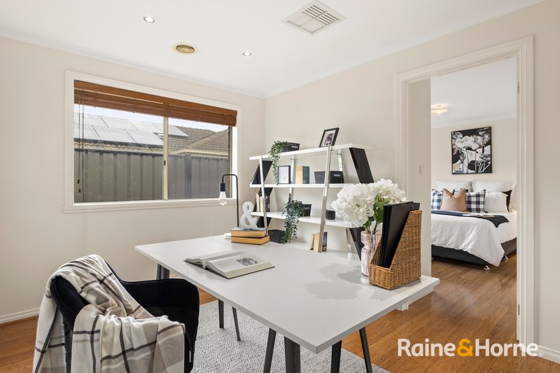Photo - 13 Banjo Paterson Circle, Point Cook VIC 3030 - Image 7