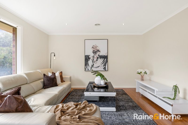 Photo - 13 Banjo Paterson Circle, Point Cook VIC 3030 - Image 9