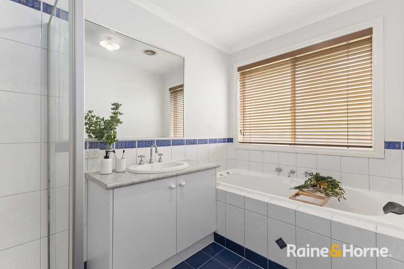 Photo - 13 Banjo Paterson Circle, Point Cook VIC 3030 - Image 11