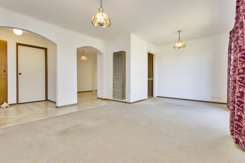 Photo - 13 Banksia Crescent, Hoppers Crossing VIC 3029 - Image 3