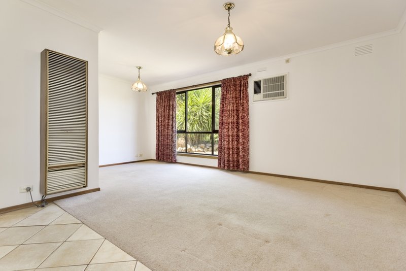 Photo - 13 Banksia Crescent, Hoppers Crossing VIC 3029 - Image 4