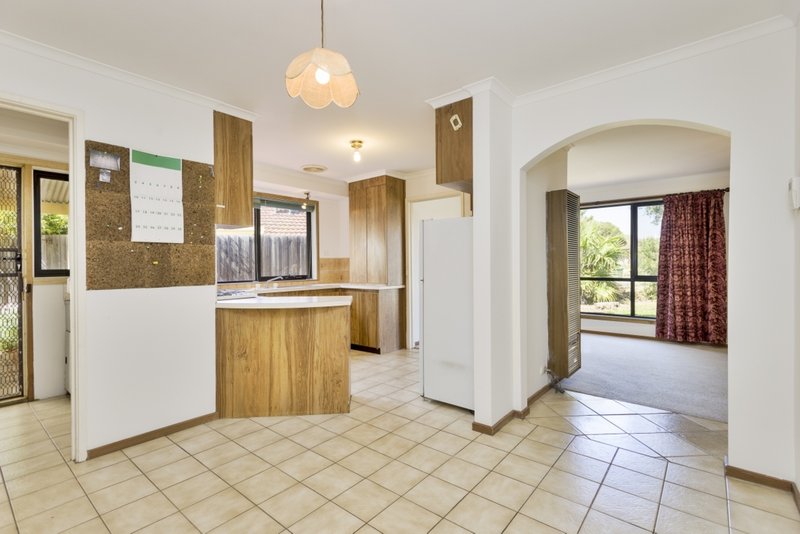 Photo - 13 Banksia Crescent, Hoppers Crossing VIC 3029 - Image 6