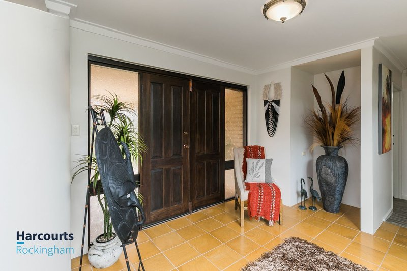 Photo - 13 Barbrook Way, Warnbro WA 6169 - Image 4