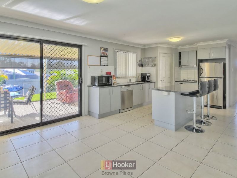 Photo - 13 Barcombe Drive, Marsden QLD 4132 - Image 8