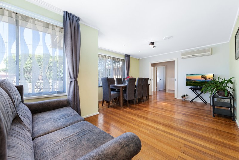 Photo - 13 Baroda Avenue, Glen Waverley VIC 3150 - Image 2