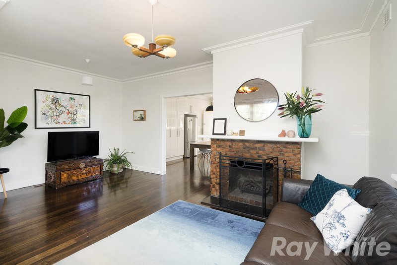 Photo - 13 Barrett Street, Cheltenham VIC 3192 - Image 3