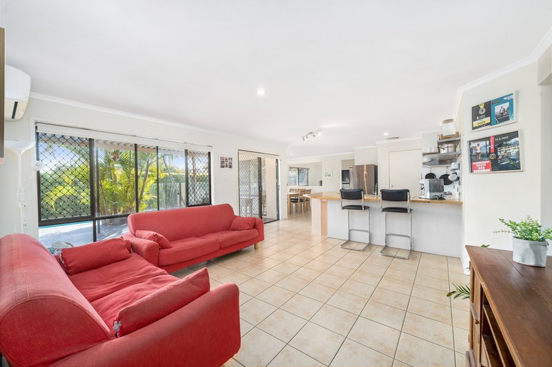 Photo - 13 Barrington Close, Murrumba Downs QLD 4503 - Image 11