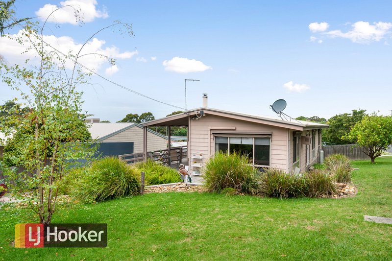 Photo - 13 Bassett Road, Lakes Entrance VIC 3909 - Image 2