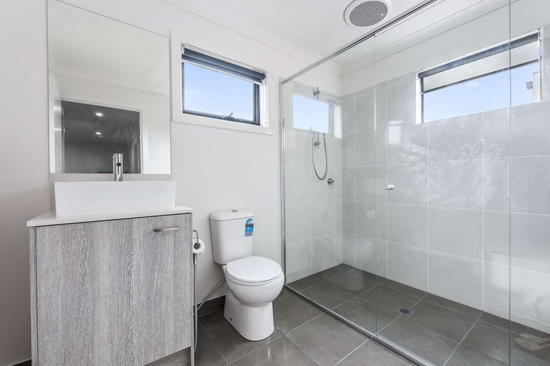 Photo - 13 Bavadia Place, Keysborough VIC 3173 - Image 5