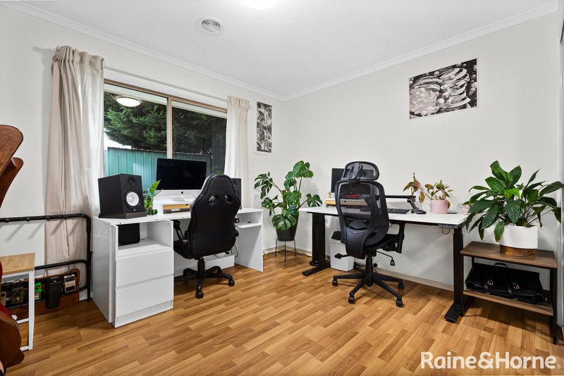 Photo - 13 Baynton Crescent, Roxburgh Park VIC 3064 - Image 5