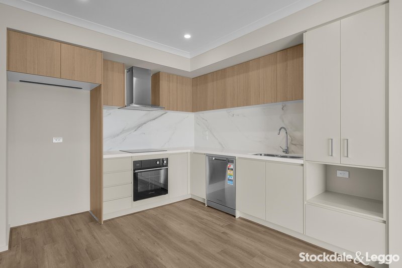 Photo - 13 Bayou Walk, Sunbury VIC 3429 - Image 2