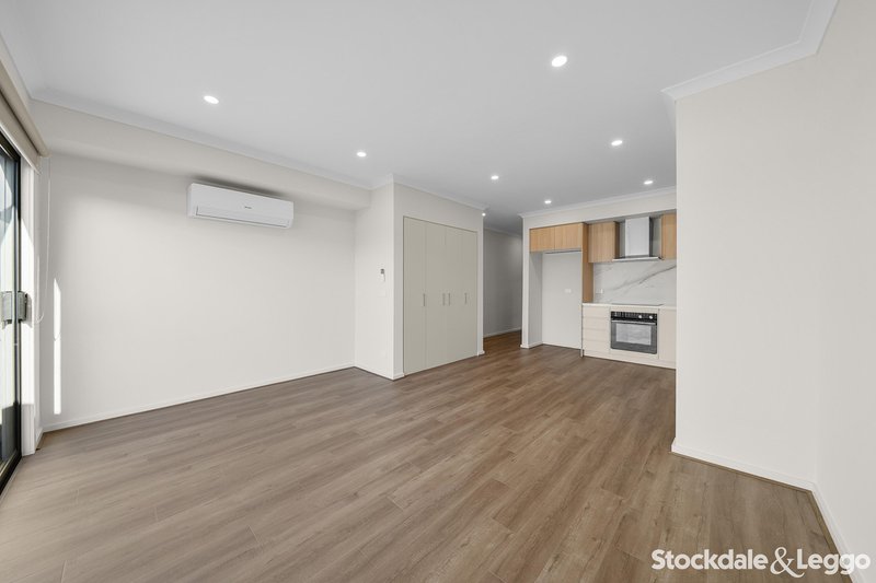 Photo - 13 Bayou Walk, Sunbury VIC 3429 - Image 5