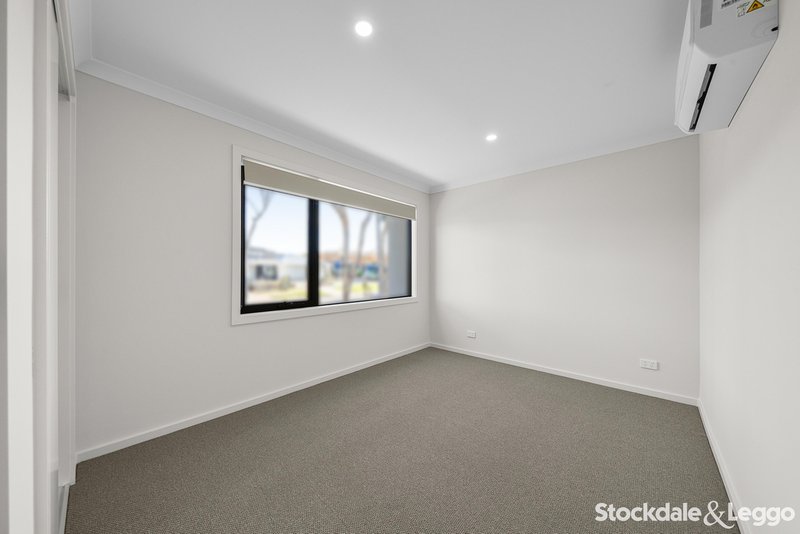 Photo - 13 Bayou Walk, Sunbury VIC 3429 - Image 8