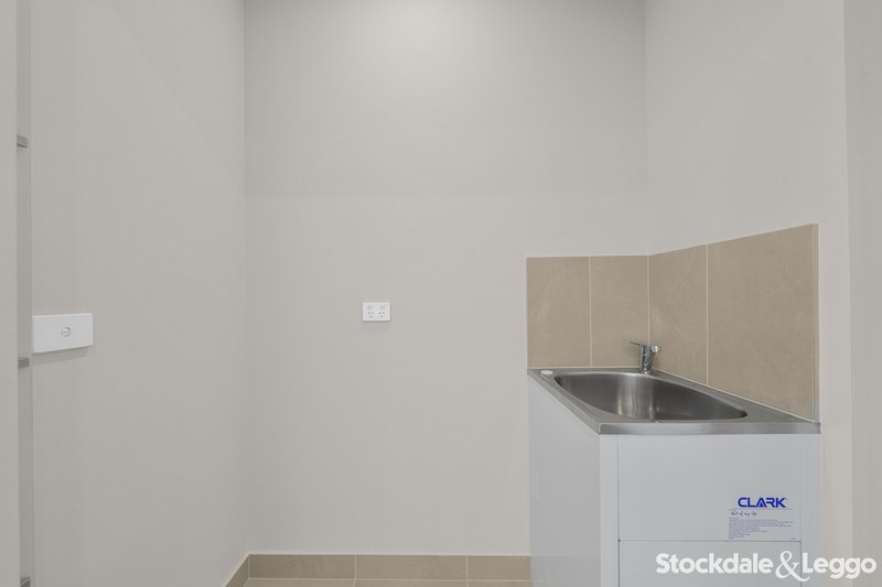 Photo - 13 Bayou Walk, Sunbury VIC 3429 - Image 11