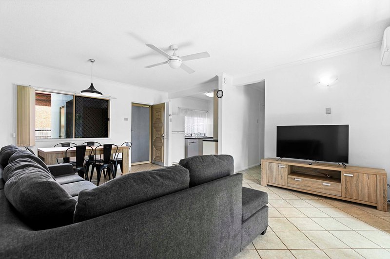 Photo - 1/3 Beach Road, Pialba QLD 4655 - Image 2